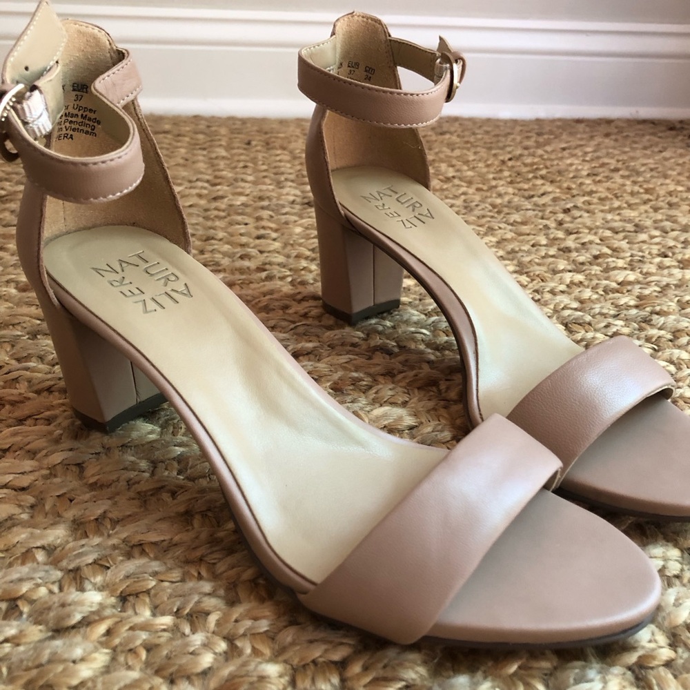 New: Naturalizer Vera Ankle Strap Dress Sandals. Leather. Size 7